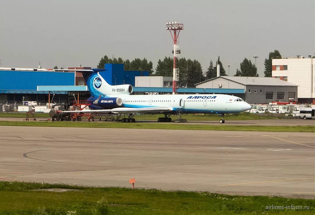 Туту домодедово. Ту-154 АЛРОСА В Домодедово. Самолёт ту 154 АЛРОСА В Шереметьево. Ту-154м авиакомпании Домодедово. Ra-85684.