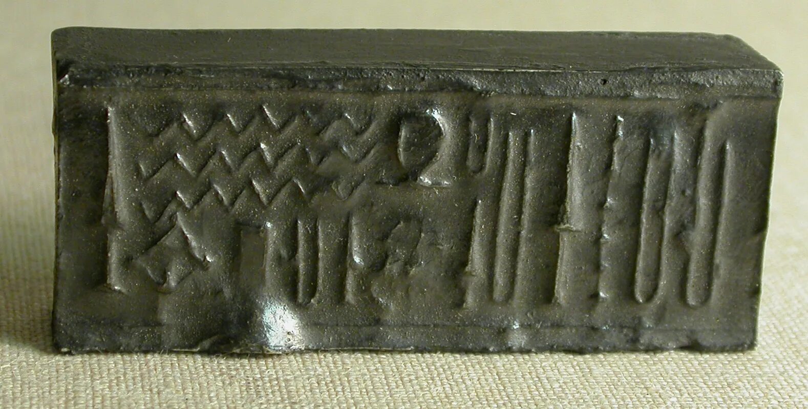 Cylinder seals from the collections of the aleppo museum. Aegean cylindrical seal. Cylinder seal. Статуэтка древнего шумера. Cylinder seals marduk mesopotamia prayer.