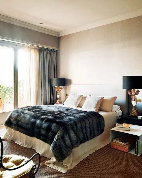 Роскошные комнаты. Спальни со встроенными шкафами. Internet bedroom. Описание интерьера комнаты. Шкаф вокруг кровати в спальне.