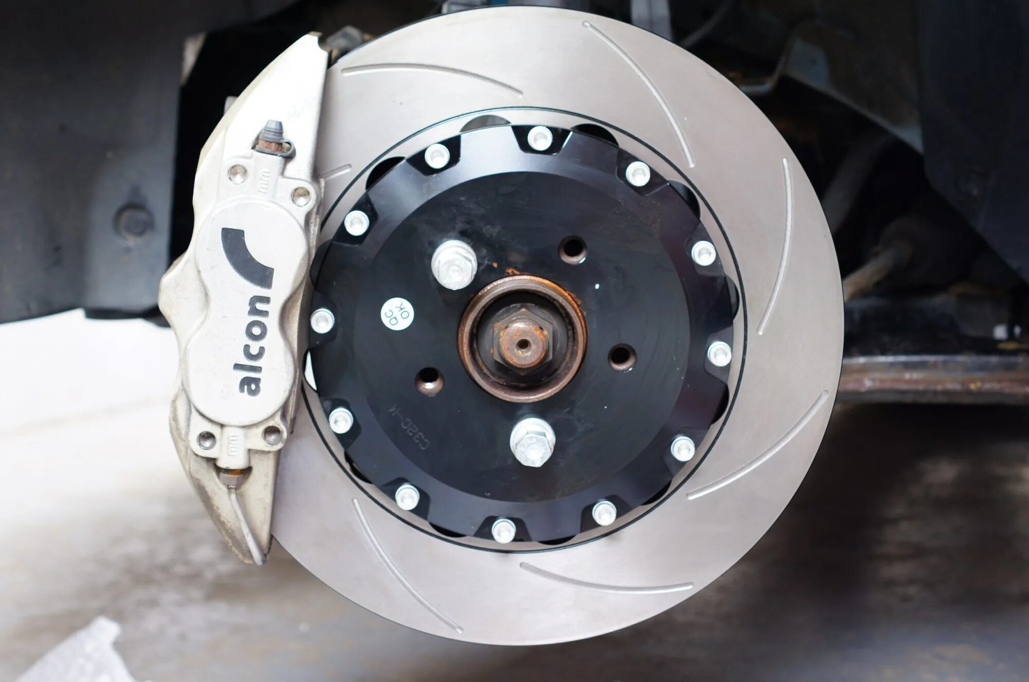 Тормозная колодка передние дисковые gb5763-2018. Тормозная система kia optima. Mbc030036 тормозные диски. Задние тормозные диски lexus rx450h не вентилируемые. Тормозные суппорта gsr 1000.