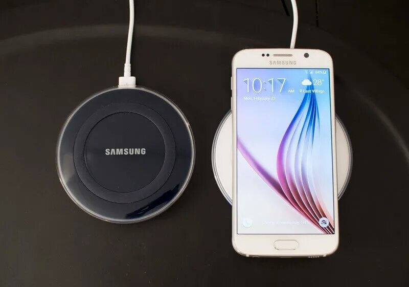 Беспроводная зарядка самсунг s22. Беспроводная зарядка самсунг Wireless Charger. Беспроводная зарядка Вирелесс Charger. Samsung s6 беспроводная зарядка. Телефон самсунг поддерживающий беспроводную зарядку