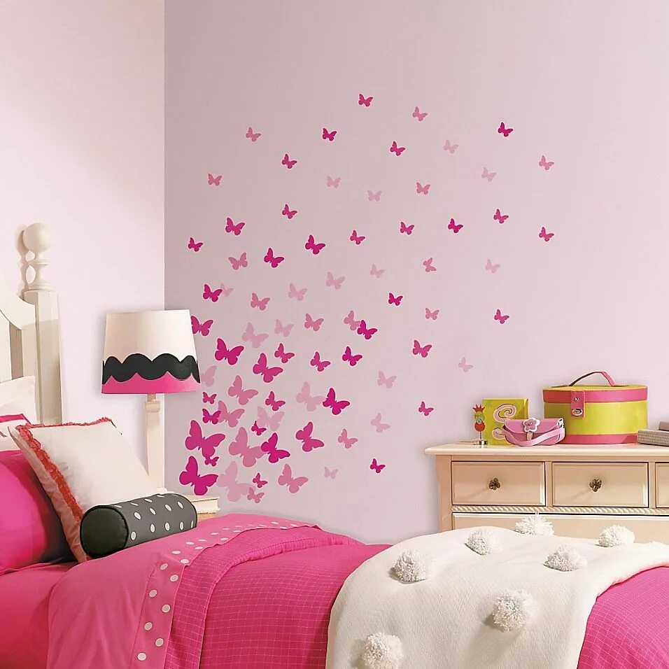 Как украсить детскую. Красивые украшения для комнаты. Украшение для стены в комнате. Розовые обои для стен. Декор для розовых стен.