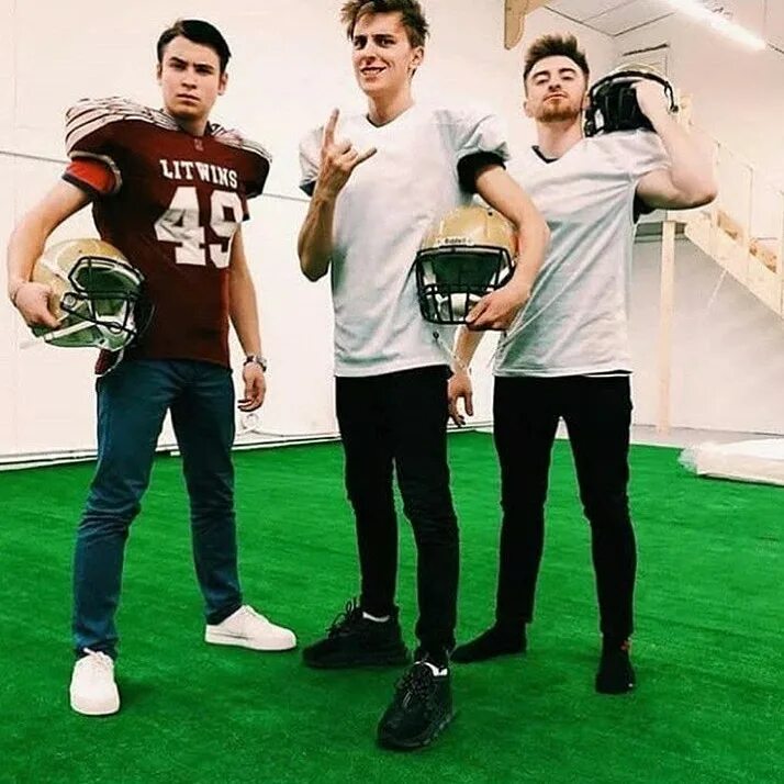 Команда влада а4. Сколько марку лет из команды а 4. Команда влада а4 фото. Команда влада а4 2022. Влад а4 и а4 продакшн.