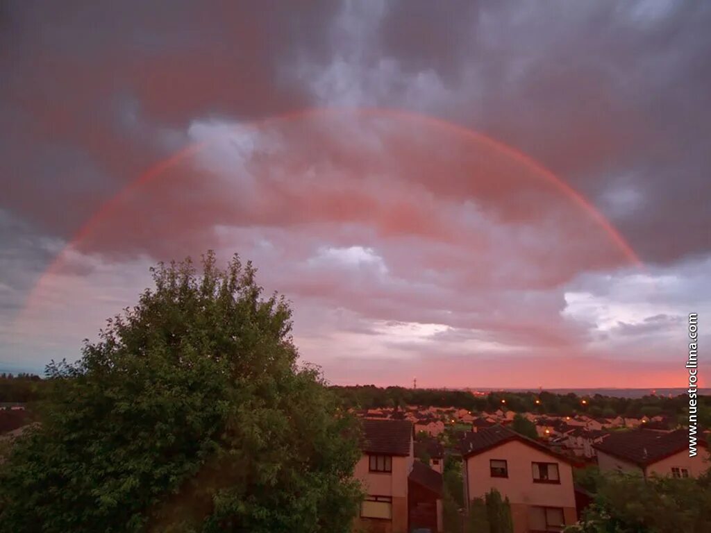 Кроваво красная радуга хельсинки. Кроваво красная радуга. Радуга в небе. Кровавая радуга. Вторая радуга.