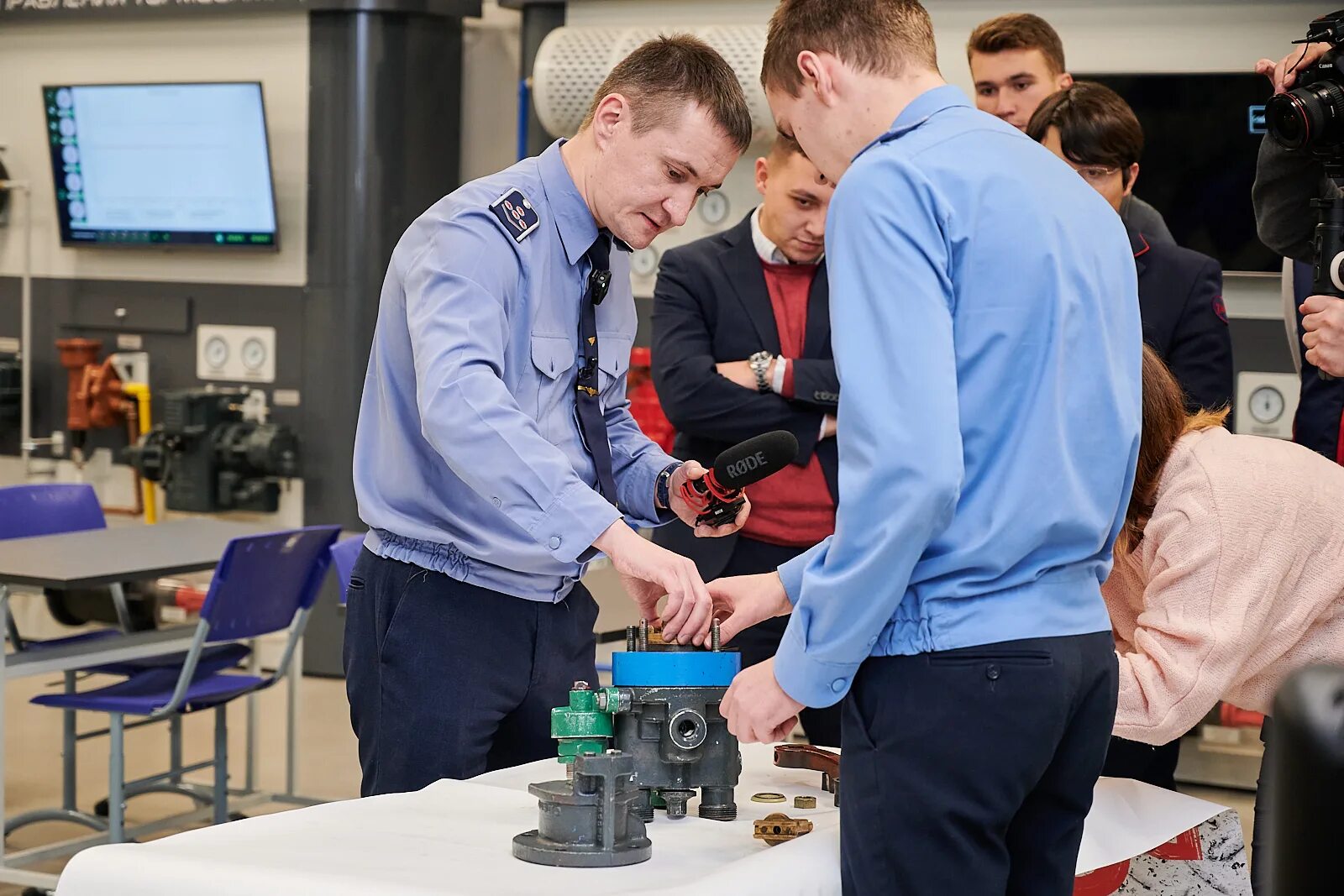 Машинист московского метрополитена. Владимир викторович коннов машинист метро. Коннов владимир викторович машинист инструктор. Владимир коннов машинист инструктор. Коннов владимир викторович машинист инструктор.