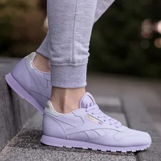 Классические кроссовки женские
