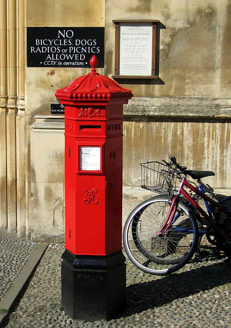 Box posting. Королевский почтовый ящик в Лондоне. Почтовый ящик в Англии. Почтовый ящик Лондон. Красный почтовый ящик в Лондоне.