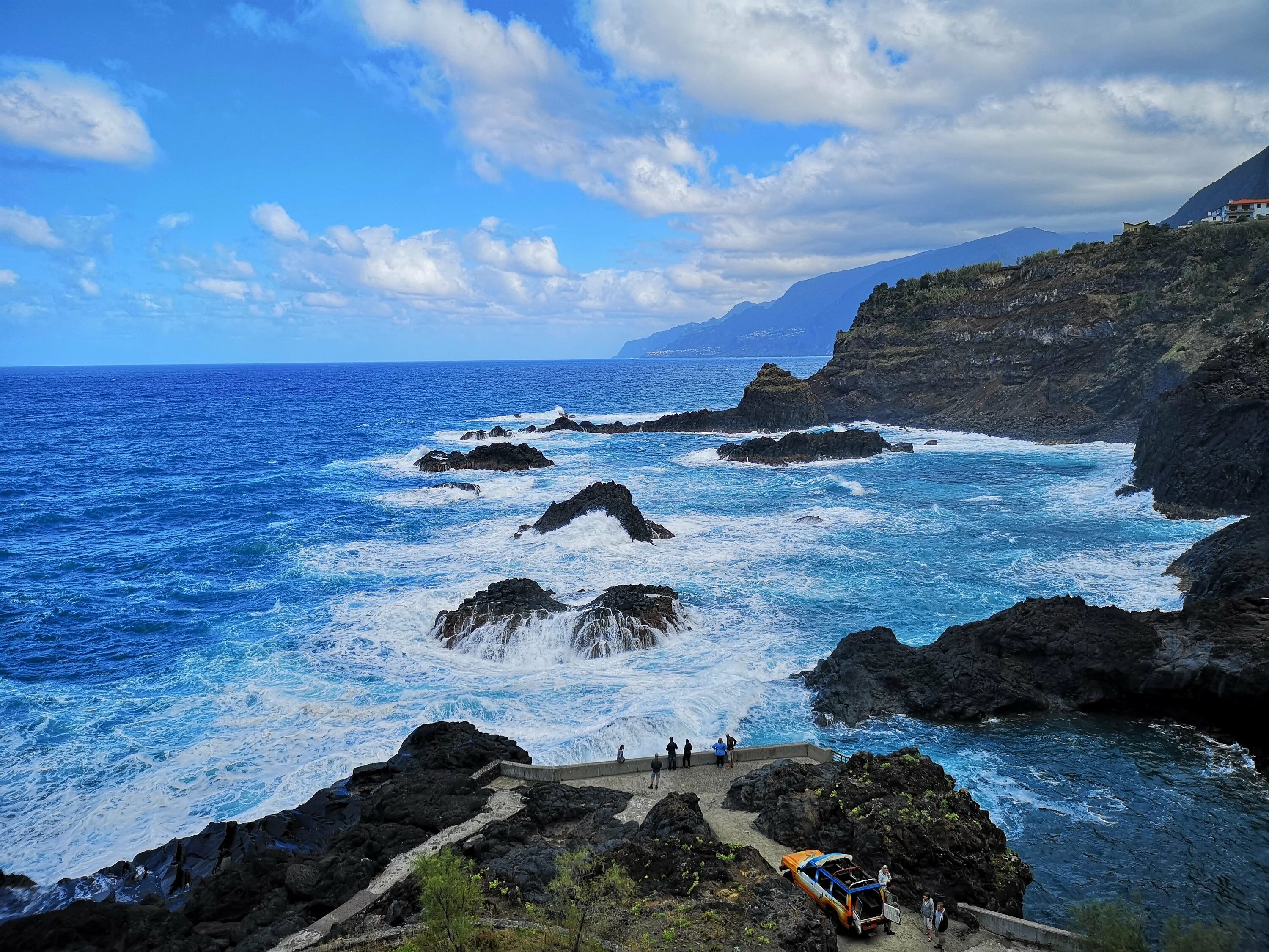 Атлантический океан вопрос. Остров Мадейра, Атлантический океан. Мадейра океан. Остров Гомера Канарские острова. Атлантический океан и остров Мадера.