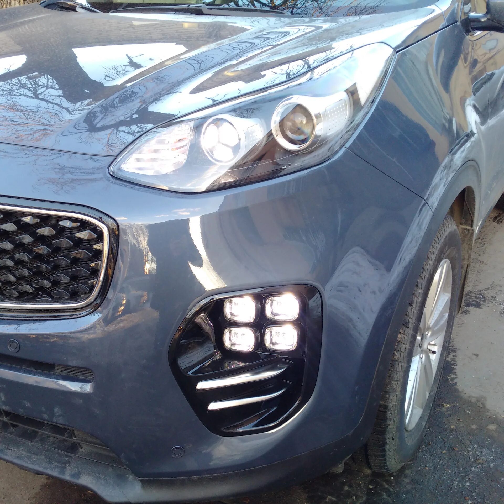 Kia sportage противотуманные фары. Противотуманки на Киа Спортейдж 4. Фара Киа Спортейдж 4. ПТФ Киа Спортейдж 4. Противотуманки на кия Спортейдж 2017 года.