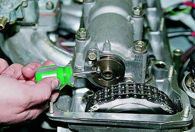 Клапан распредвала 2114. Распредвал ваз 2108. Верхняя мертвая точка распредвала ваз 2107. Установить распредвала ваз. Гбц ваз 2106 с распредвалом.