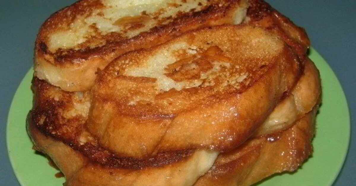 Жареная булка в молоке с сахаром. Французские гренки с корицей. Гренки бриошь. Жареный хлеб с сыром. Гренки с яйцом.