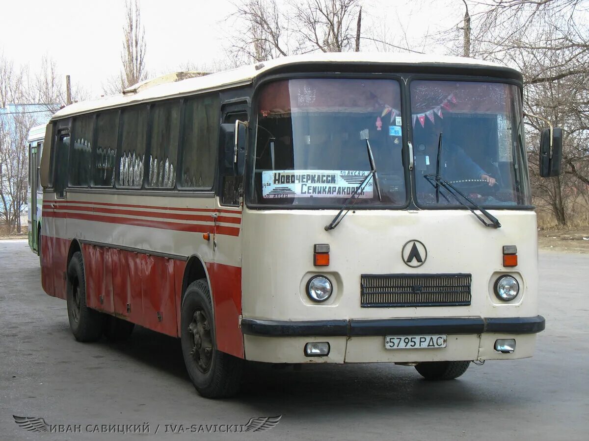 Автомобиль кавз-651. Где автобус старый. Лиаз-677 автобус кузов. Автобус лиаз 677 м. Российские автобусы старые.