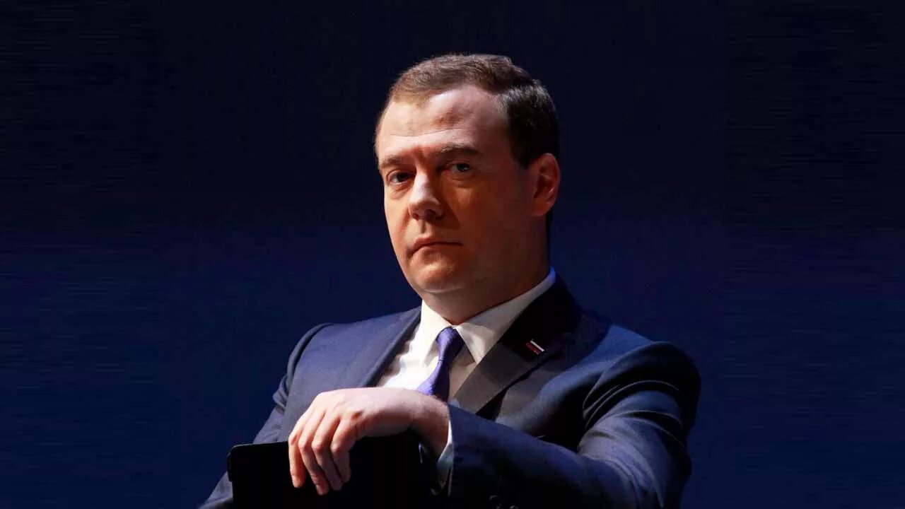 Медведев заместитель безопасности. Медведев призвал.