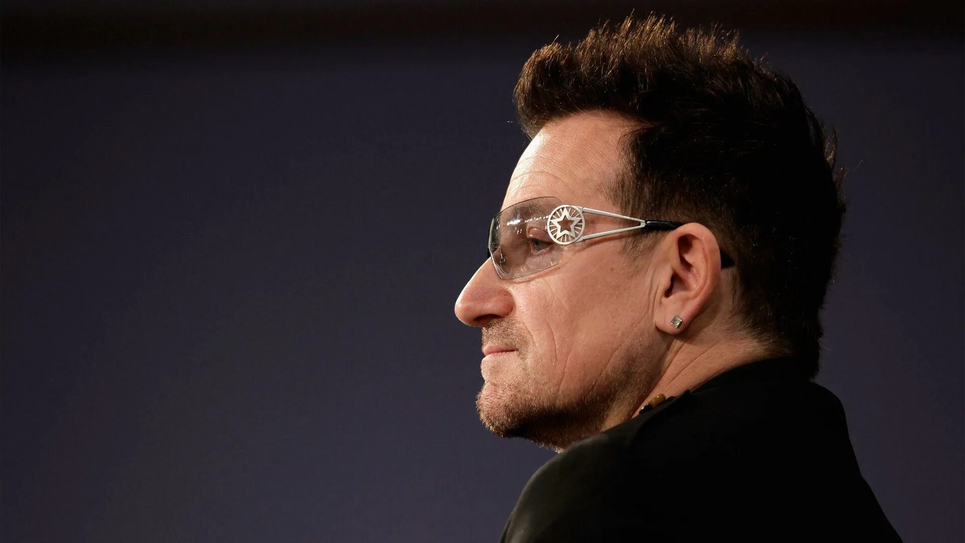 Боно. Боно певец 2023. Bono u2 очки. Боно серьга. Боно отзывы