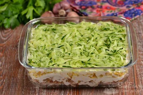 Салаты с курицей и огурцом слоями
