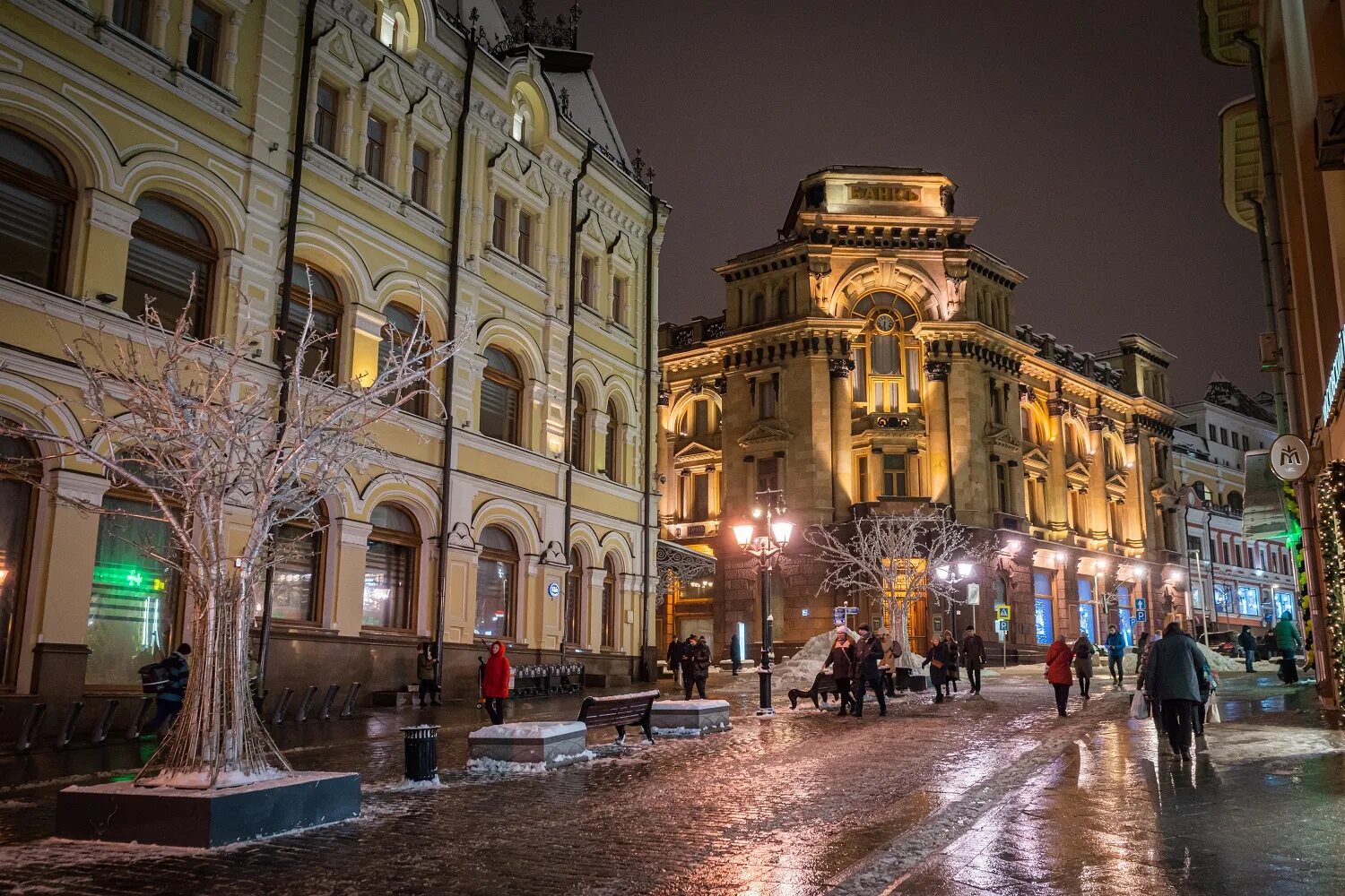 Молдова кузнецкий мост. Улица Кузнецкий мост Москва. Кузнецкий мост Арбат. Кузнецкий мост улица Петровка. Кузнецкий мост панорама.