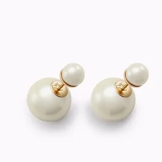Pearl earring