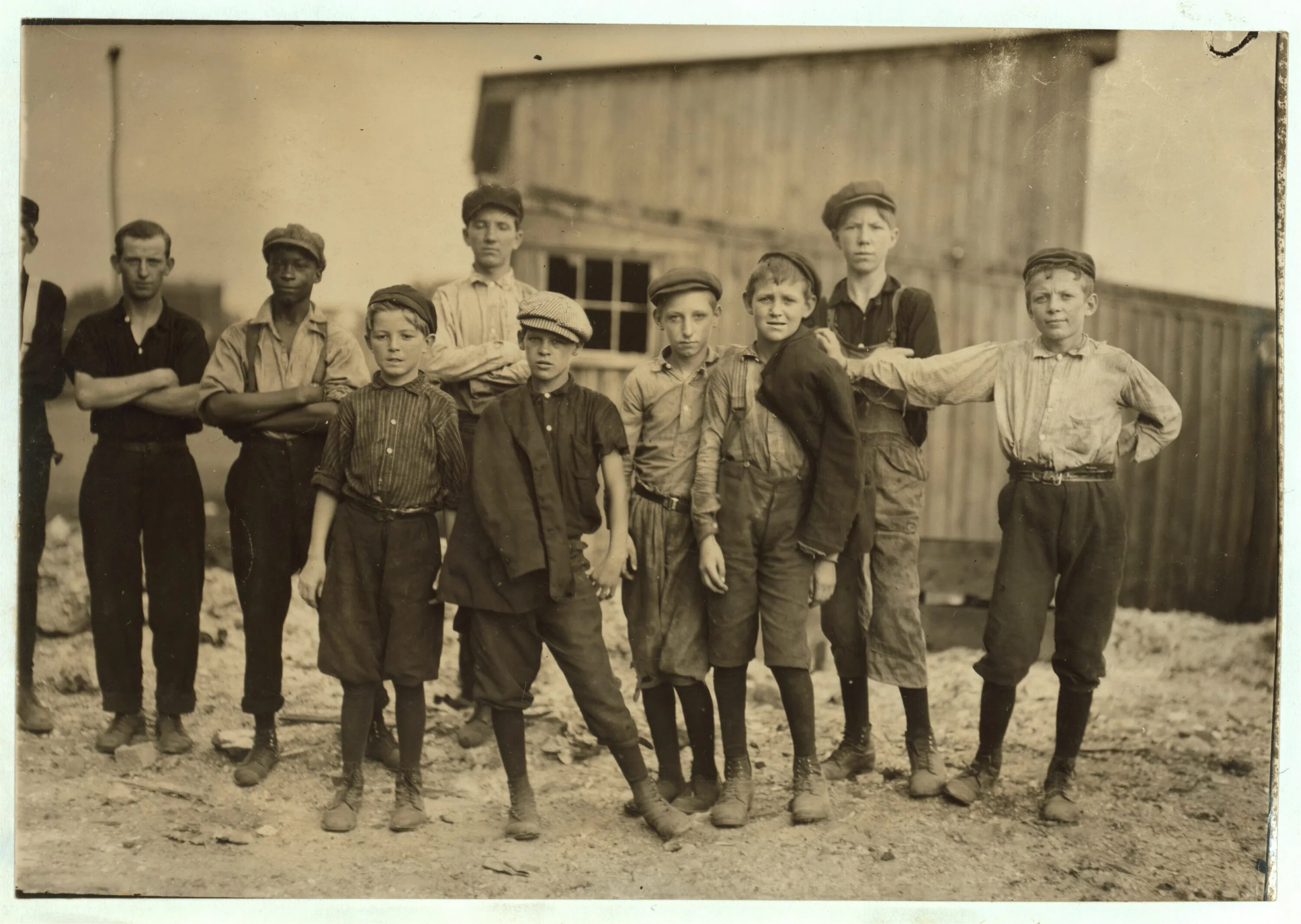 Как жил рабочий класс. Одежда рабочих 20 века. Рабочие 19 век. Американские рабочие 19 век. Дети 20 века.