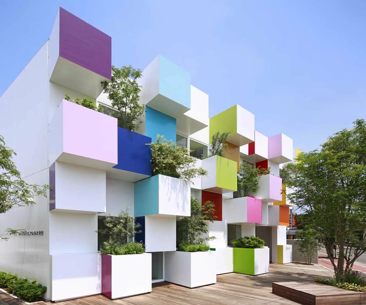 Гармоничный здания. Филиалы банка Sugamo Shinkin Bank в Токио. Sugamo Shinkin Bank, Токио, Япония. Фасад жилого здания в Мехико Kiral». Проект Эммануэль Мур, французского архитектора, для Sugamo Shinkin Bank.