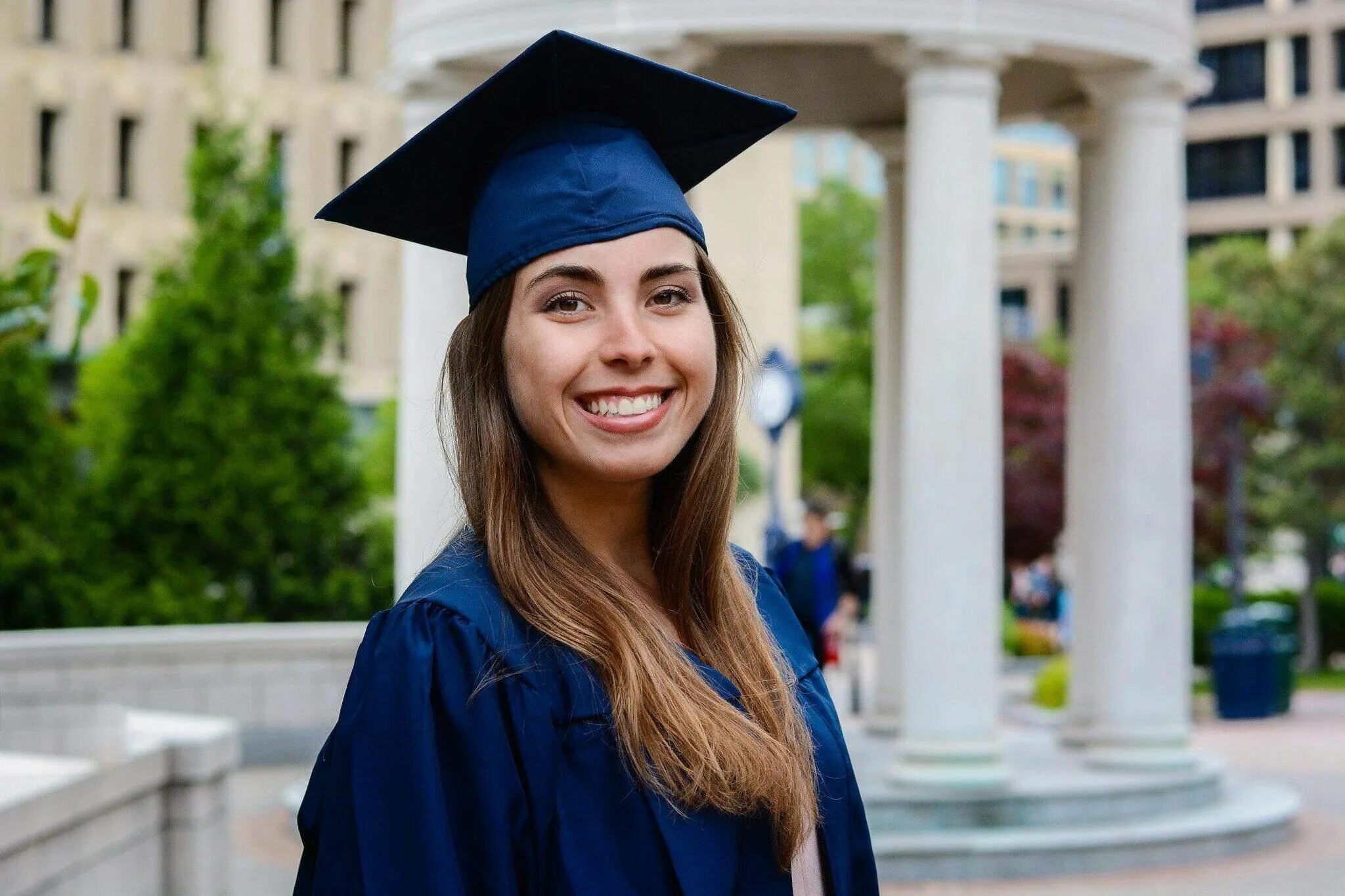 Undergraduate student. Бакалавр. Девушка бакалавр. Студент бакалавр. Студентка в мантии.