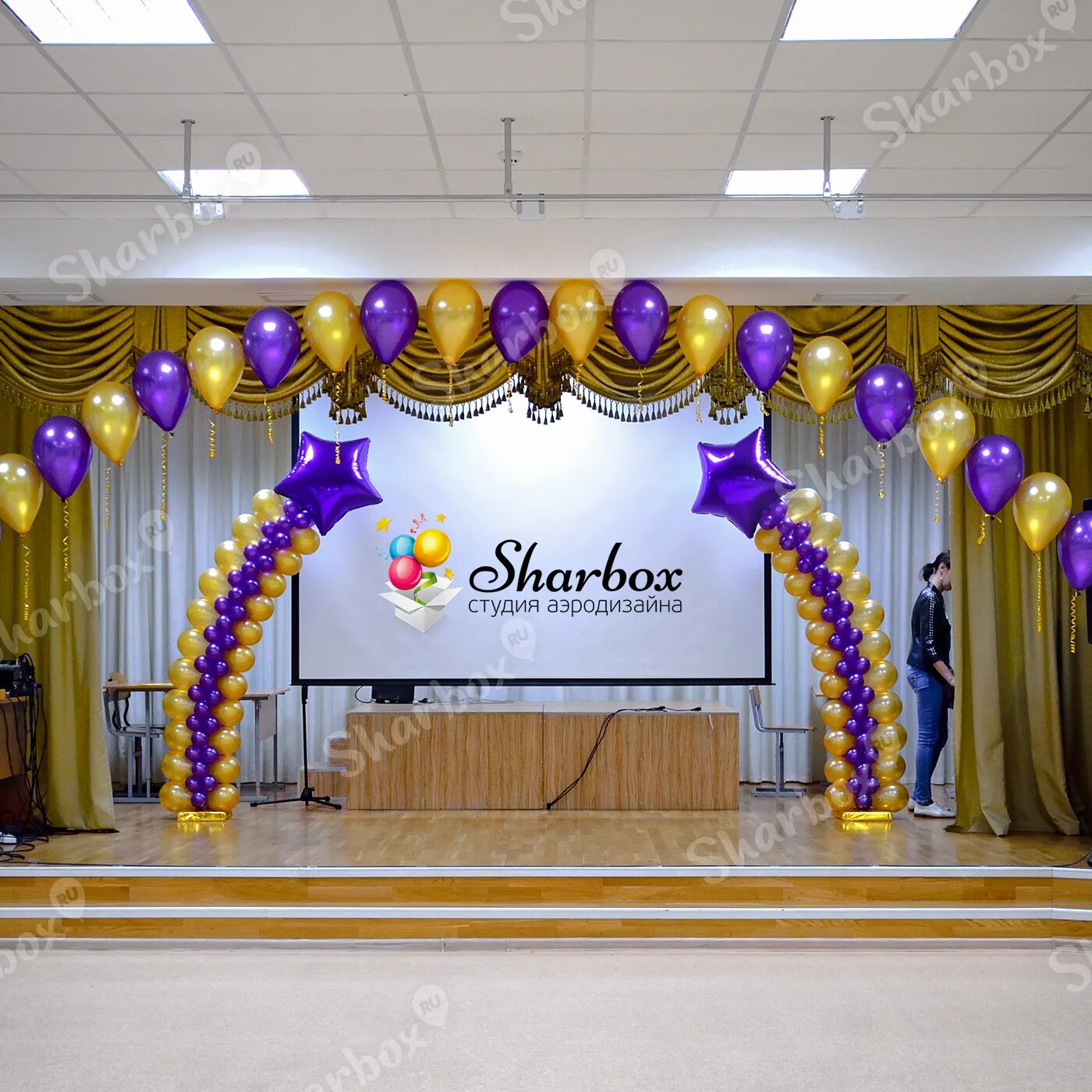 зал выпускного школе. украшение школьного зала на выпускной. украшение зала на выпускной. украшение зала на выпускной в школе. актовый зал украшение к выпускному.