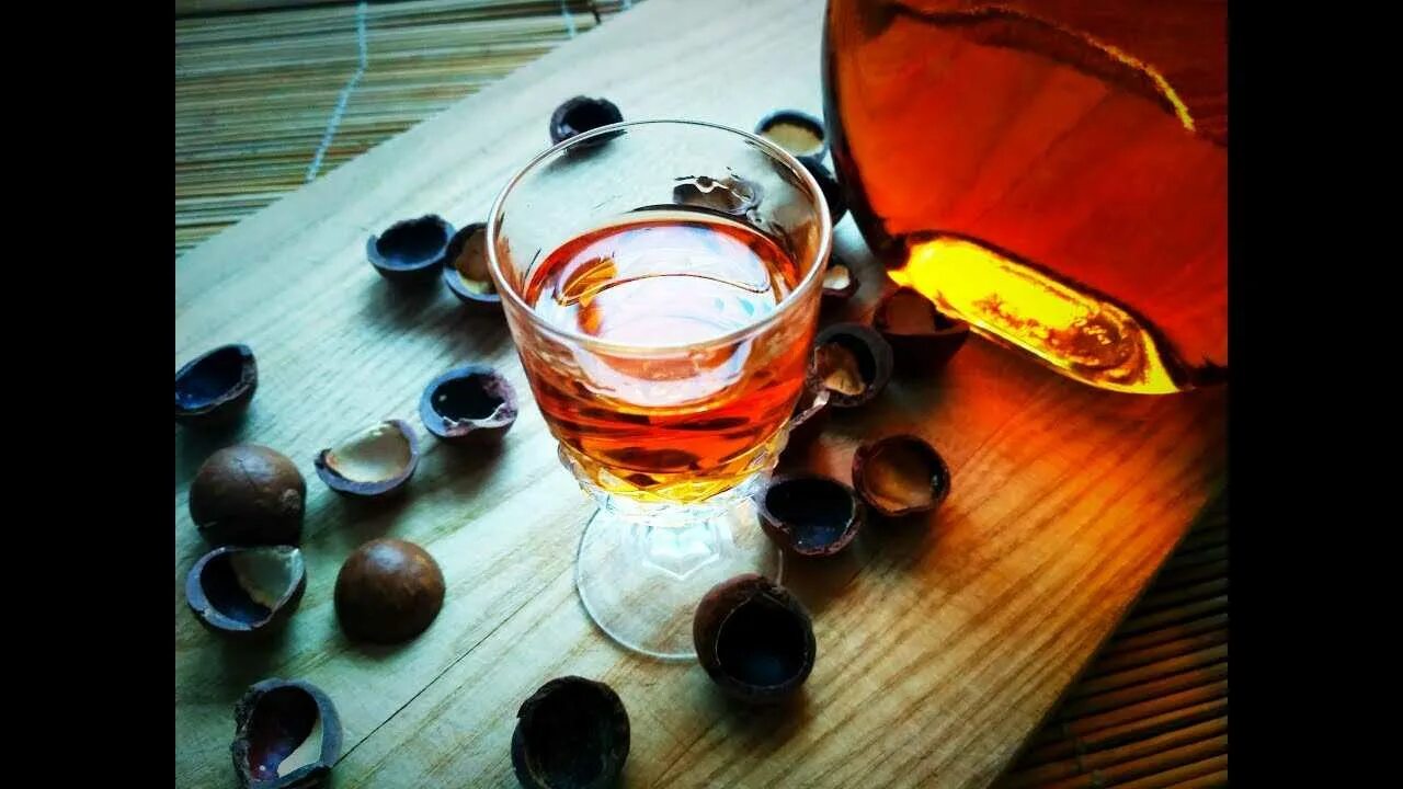 Настойка на скорлупе ореха макадамия. Настойка на скорлупе макадамии. Этикетка настойка на скорлупе макадамии. Самогон настоянный на скорлупе макадамия. Самогон на скорлупе макадамии.