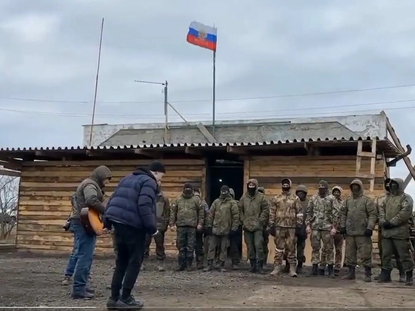 Шаман на выступление 23. Шаман спел перед бойцами в Херсонской области. Шаман на Донбассе. Певец шаман в Херсонской области. Выступление шамана на Донбассе.