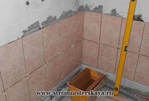 Укладка плитки в ванной в углах. Укладка плитки в ванной в углах. Стыки плитки на углах в ванной. Укладка плитки внутренний угол. Укладка плитки в ванной в углах.