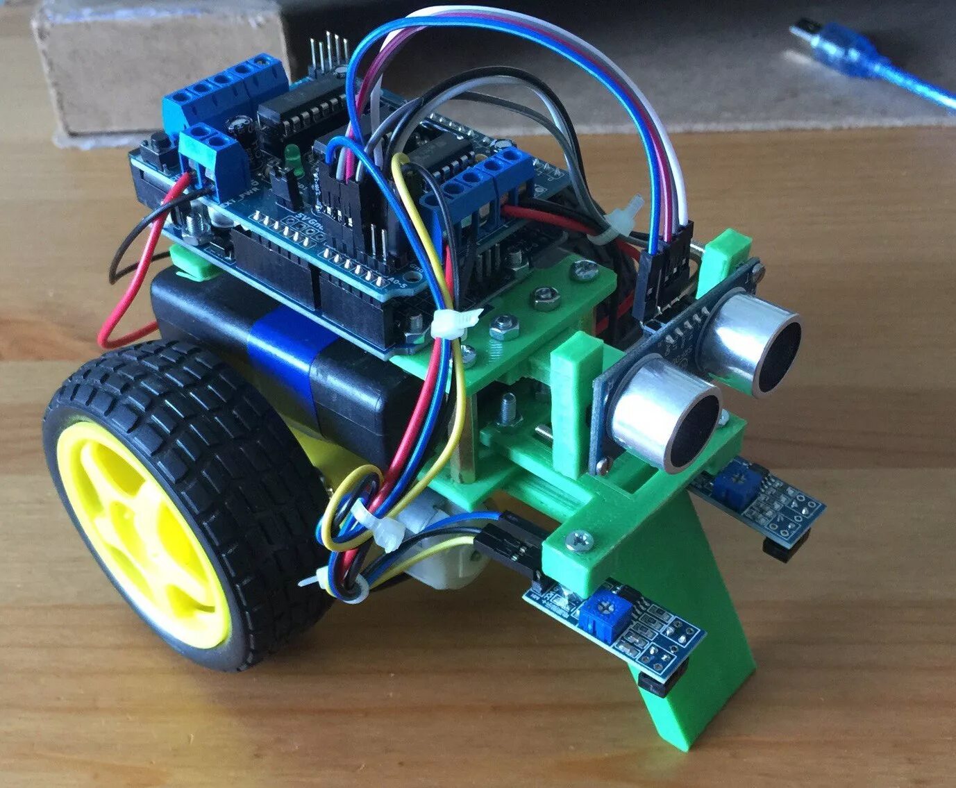 Сборка робота и программирование светодиодов. Роботы ардуино проекты. Робот на ардуино уно.
