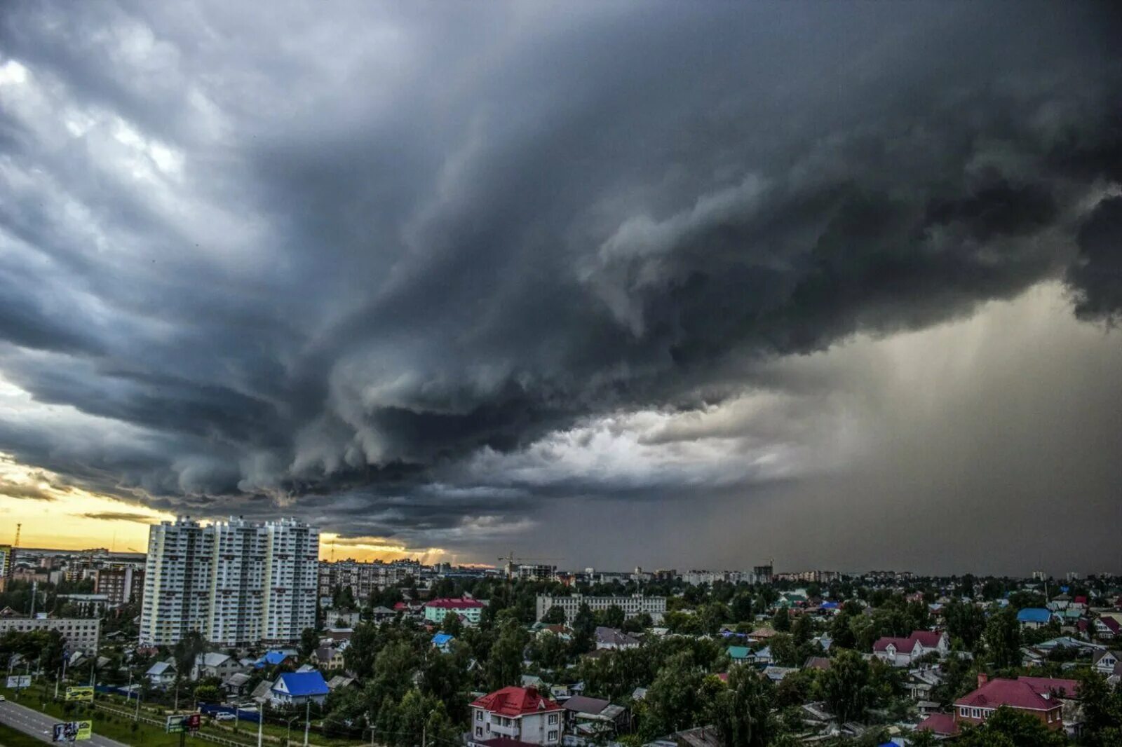 Когда будет сильная буря. Ураган смерч Торнадо. Торнадо в Башкирии. Торнадо в городе. Смерч в России.