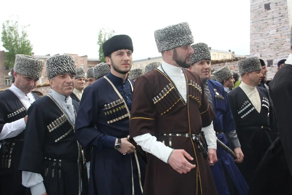 Чеченцы язык. Национальный язык чеченцев. день чеченского языка чеченка. чеченская культура. государственный язык чеченской республики.