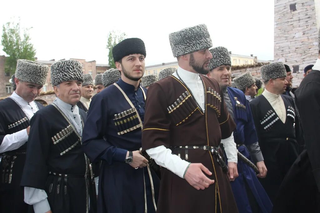 Сколько чеченских языков. Национальный язык чеченцев. День чеченского языка чеченка. Чеченская культура. Государственный язык Чеченской Республики.