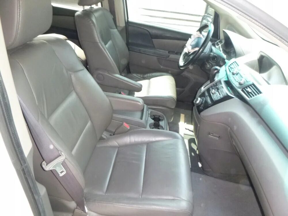Переднее сиденье honda odyssey. Хонда одиссей ра6 салон. Хонда одиссей чехлы. Хонда одиссей чехлы. Сиденья на хонда одиссей передние.