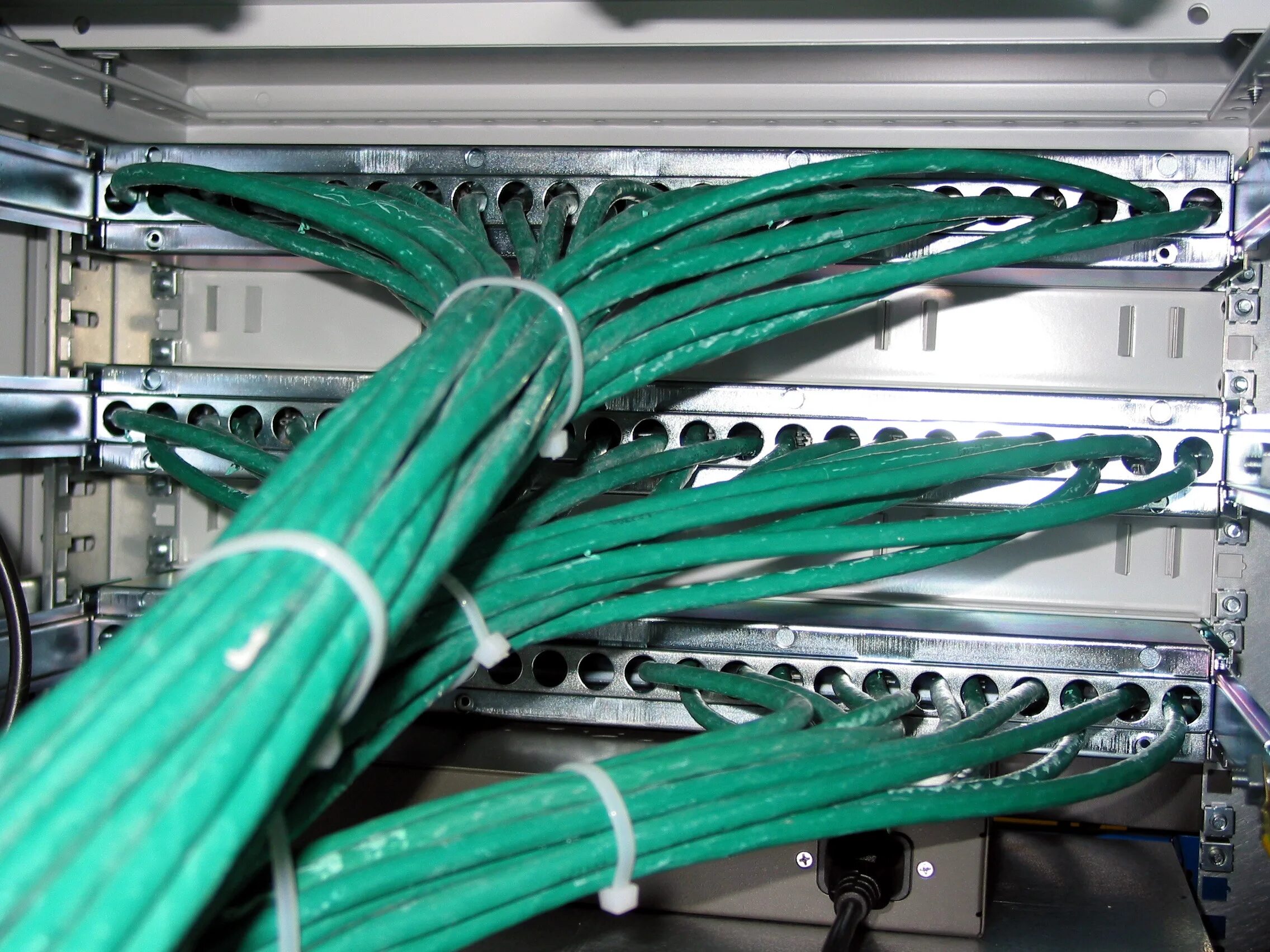 Монтаж слаботочных сетей. Сетевой кабель. Укладка проводов. Провода для слаботочных систем.