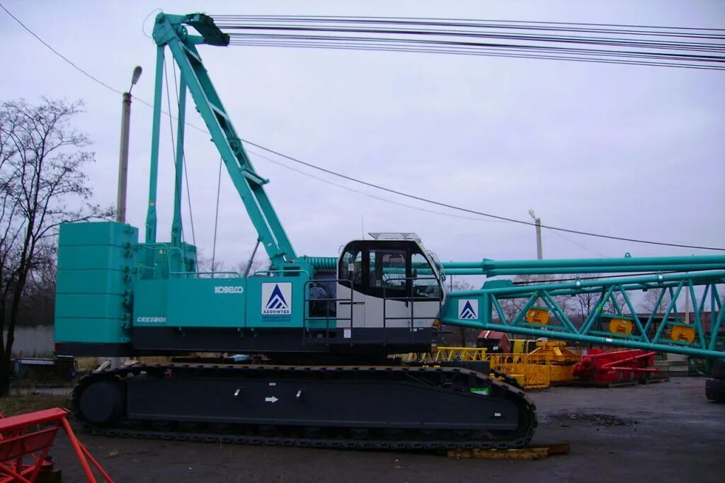 Машинист пневмоколесного крана. Крановщик гусеничных и пневмоколесных кранов. Машинист бульдозерист. Машинист пневмоколесного крана. Работа машинист гусеничного вахта.