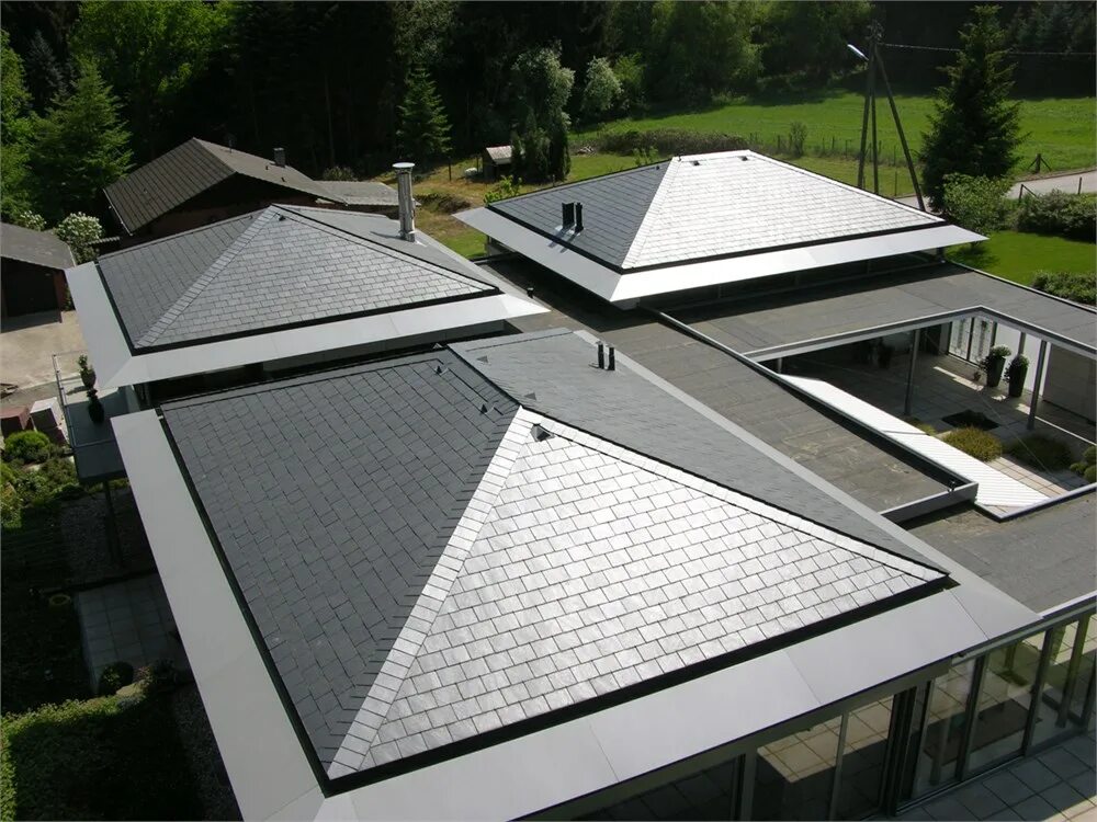 вертикальная крыша. окно в крыше мансарды. гибкая черепица katepal. вертикальная крыша. битумная черепица katepal.