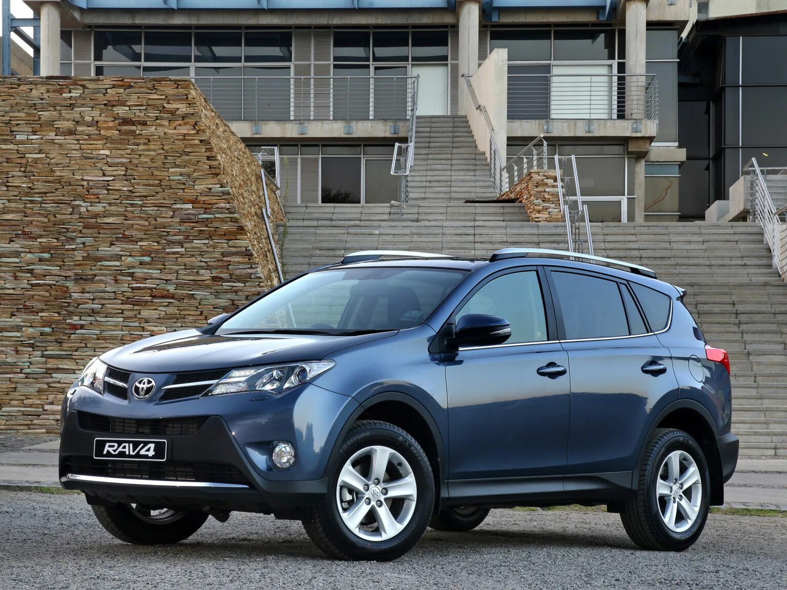 Новый рав 4 цена. Toyota rav4 2013. Тойота рав 4 4. Тойота рав 4 2013. Кроссовер Тойота рав 4.