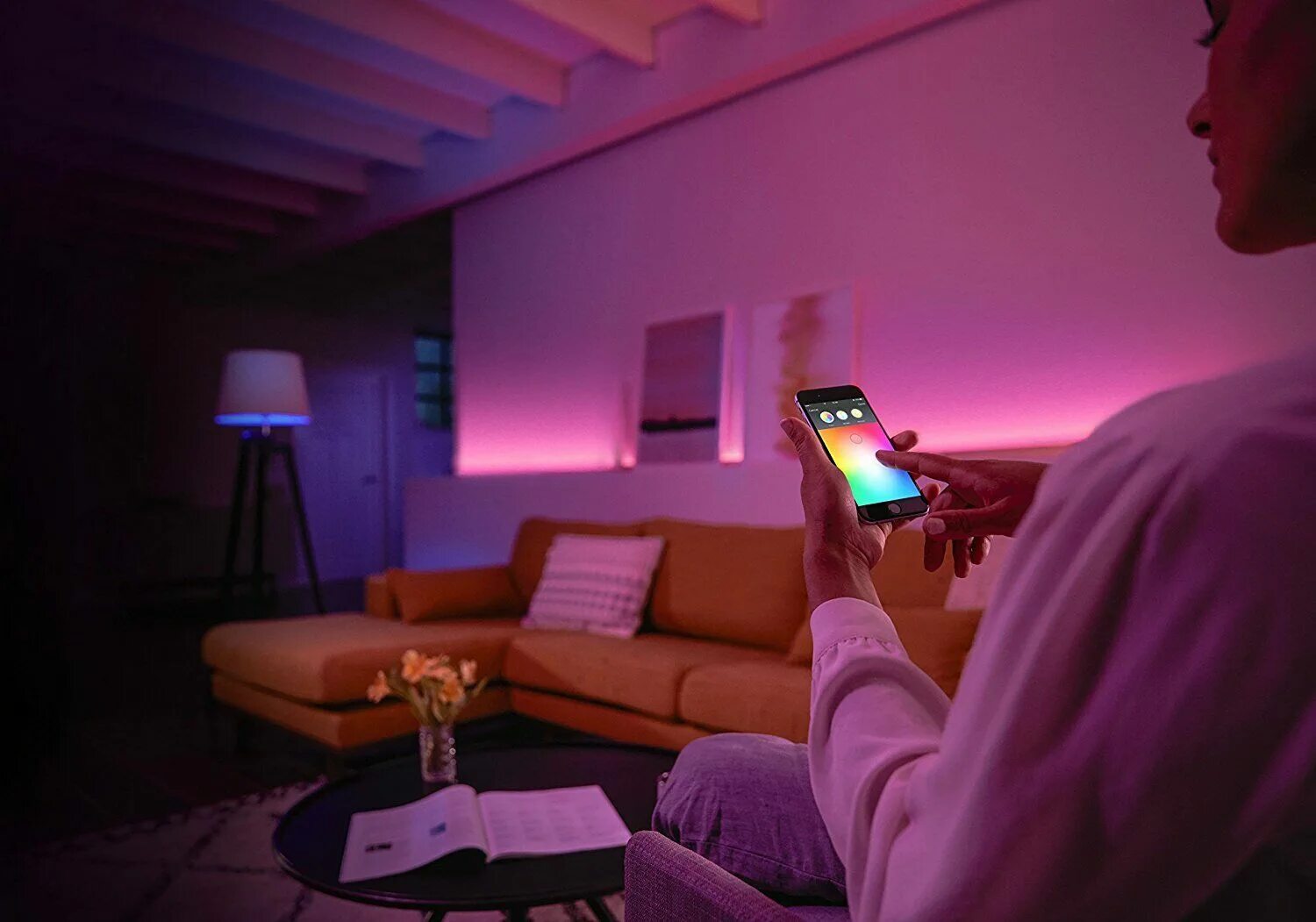 Управляемый свет яркость. Philips Hue умный дом. Philips Hue Color управление светом. Philips Hue управление светом. Philips Hue Color ambiance.