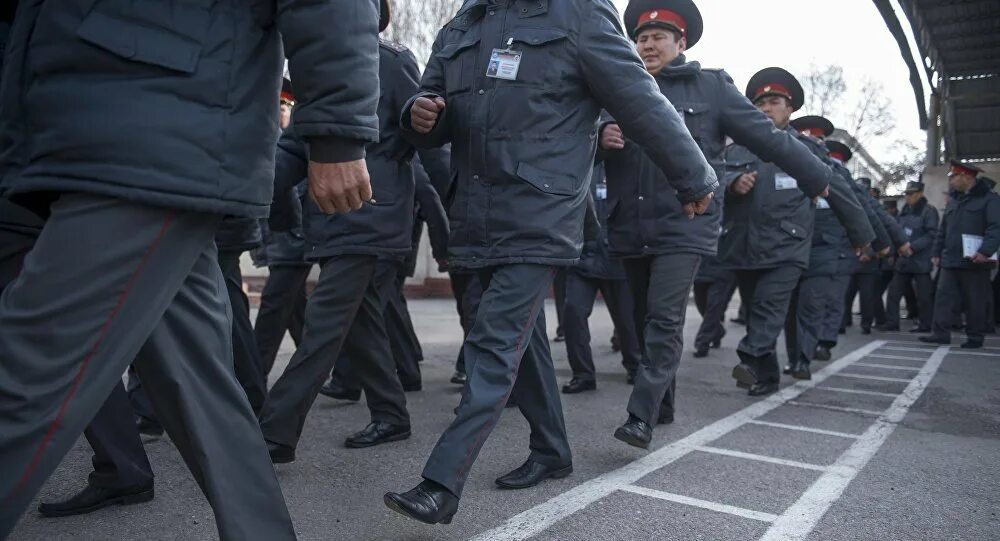 Заплатят сотрудникам полиции за выборы. Милиция Кыргызстана. Киргизская милиция. Ош милиция. Милиционер Киргизии.