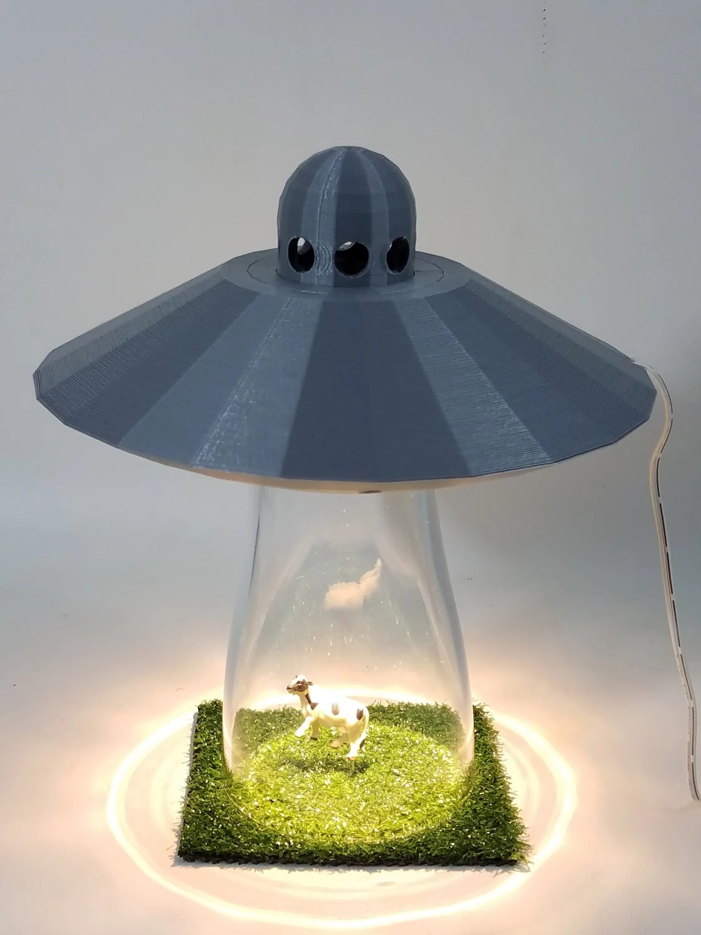 Alien lamp. Ночник the alien abduction lamp. увлажнитель воздуха ufo. ufo лампа. летающая тарелка.