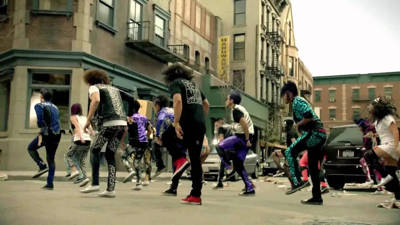 Im shuffle. Shuffle танец. Лмфао танец. LMFAO. LMFAO гифки.