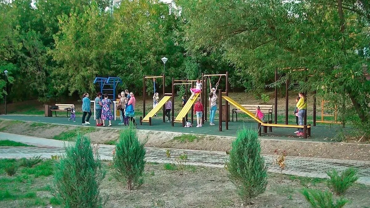 Центр сокол калуга детский лагерь. Многоэтажный дом зеленого цвета. Сокол ул анненки. Сокол ул анненки. Детский лагерь сокол калуга.