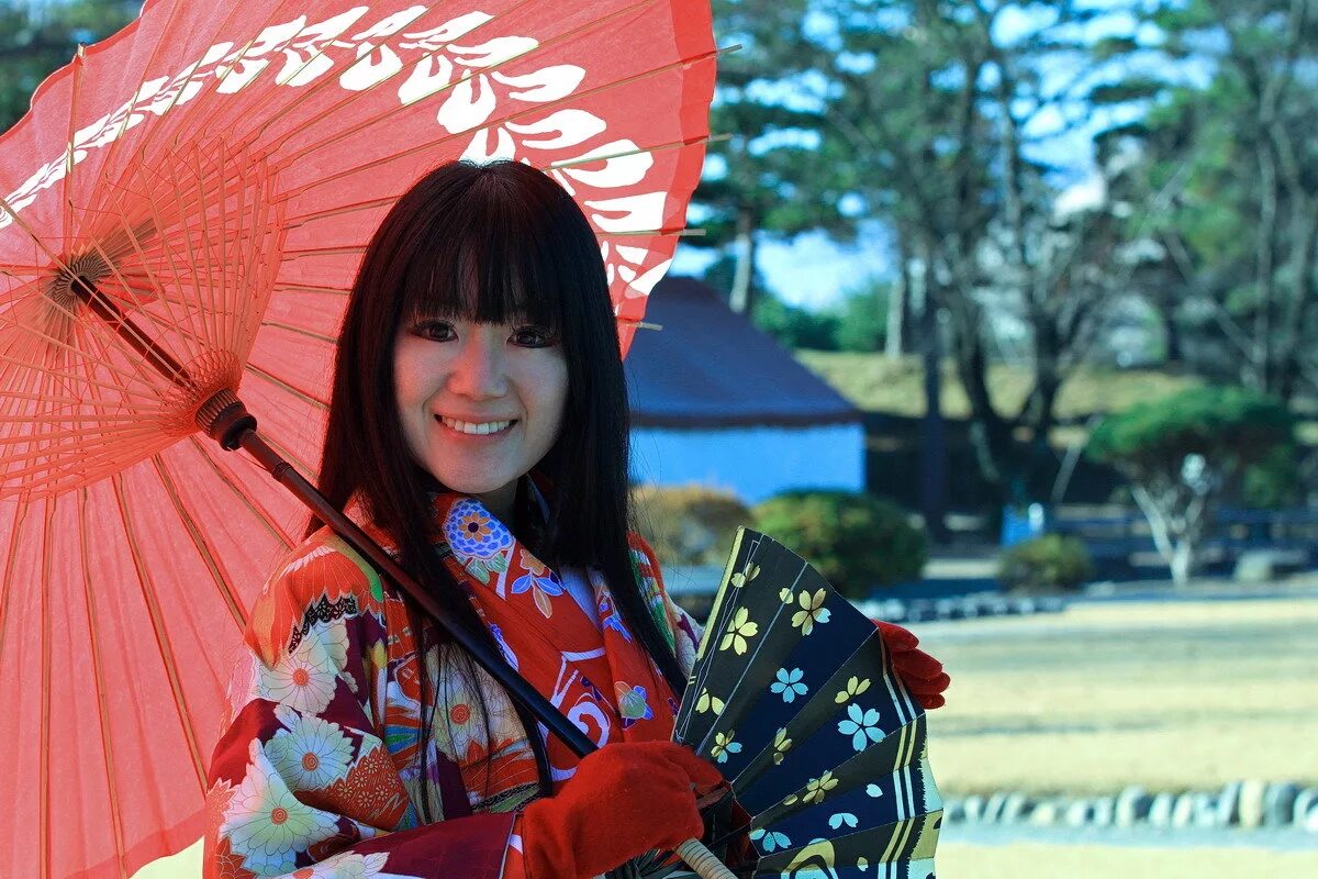 япония фудзияма кимоно сакура. кимоно для улицы. сакура на скале. житель страны восходящего солнца. женское кимоно япония.