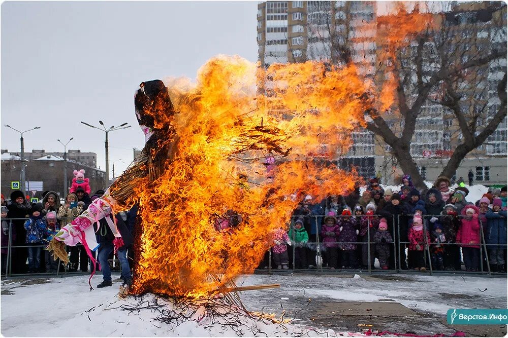 Жечь масленицу. Жгут масленицу. Поджигание чучела на масленицу. В какой день жгут масленицу. Торжок масленица 2020.