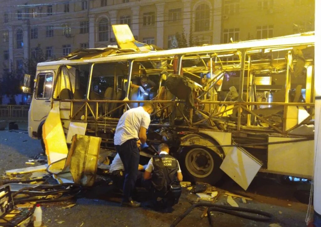 Чп автобус. Воронеж взрыв автобуса у галереи Чижова. Взрыв автобуса в Воронеже 12 августа 2021 года.