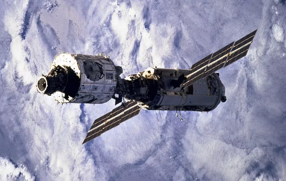 Первый успешный космический корабль. МКС 1999. Международная Космическая станция МКС. Космические корабли и орбитальные станции. Модуль Заря МКС.