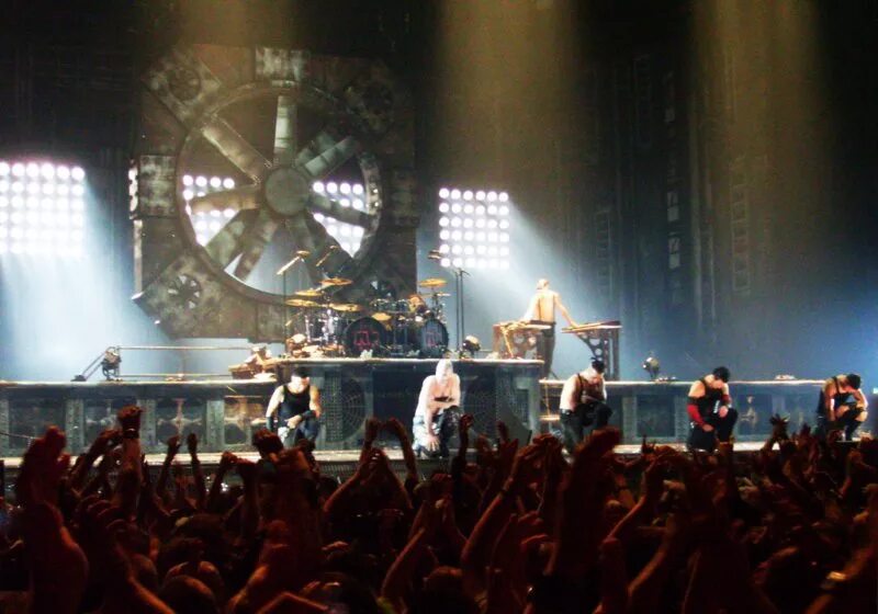 Rammstein live in america. Концерты рамштайн 1997. rammstein 2011 live. rammstein in america концерт.