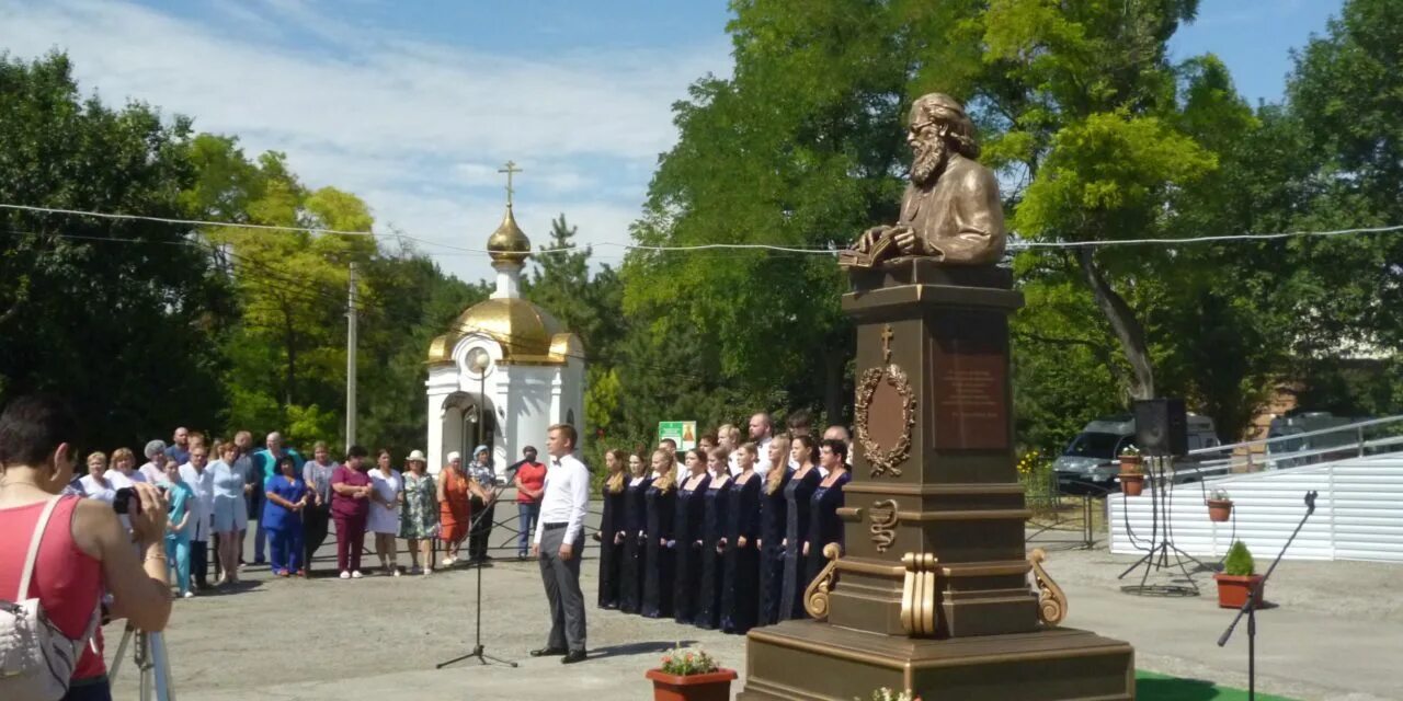 таганрог парк горького весна. михаил танич памятник в таганроге. памятный знак «троицкая крепость на таган-роге» памятники таганрога. таганрог открыт. таганрог туристический.