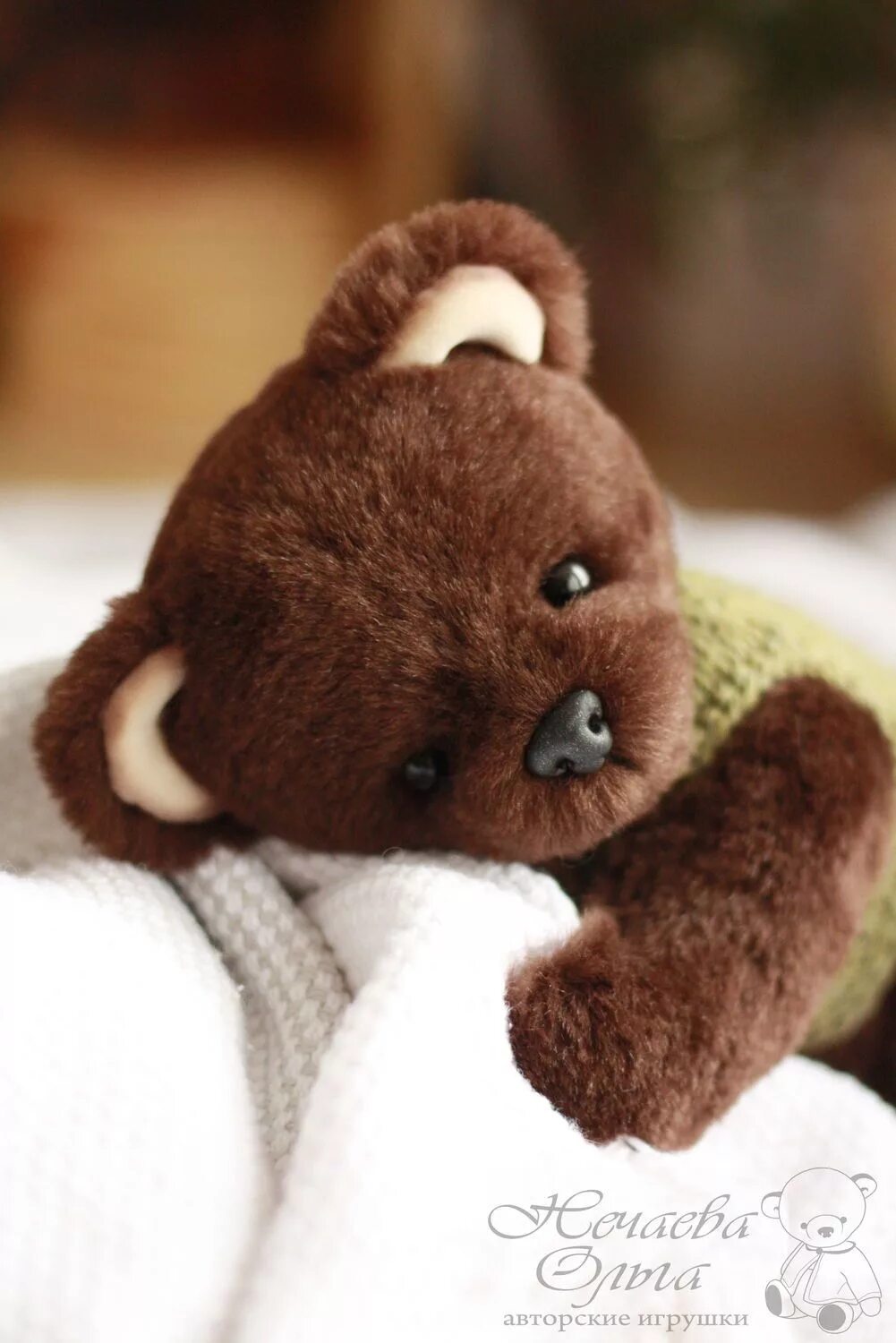 A brown teddy bear. Мишка Тедди Беар коричневый. Плюшевый мишка коричневый. Коричневая мягкая игрушка. Коричневый плюшевый мишка игрушки.