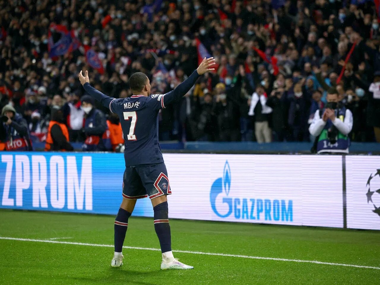 Псж 16 апреля. Мбаппе реал мадрид 2025. mbappe реал мадрид. псж реал мадрид 2025. псж реал мадрид.